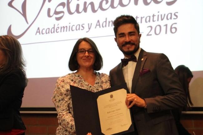 Ruth Lopez Oseira recebe distincao academica Imagem UNAL