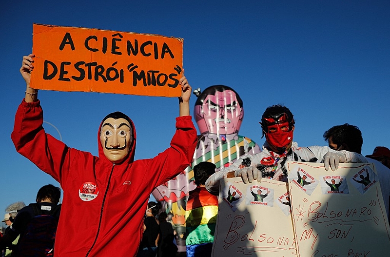 Negacionismos Defesa da ciencia tambem foi pauta dos atos contra a gestao Bolsonaro Negacionismos