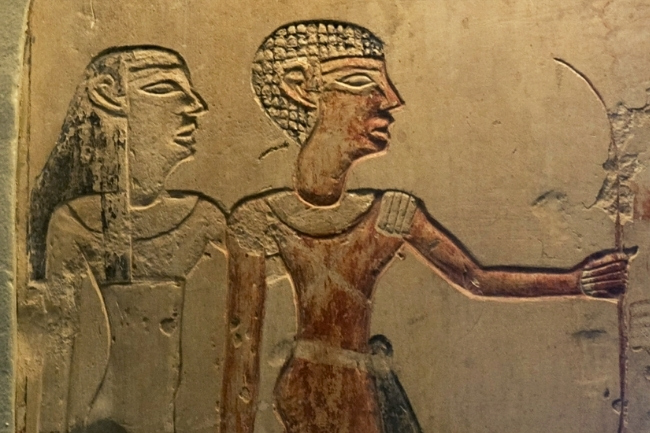 Detalhe da Estela de um mercenario em Patiris 2134–2040 a.C. Imagem Wikipedia